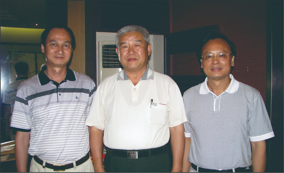 廣西區(qū)發(fā)改委領(lǐng)導(dǎo)陪同中國人民解放軍總參謀部政治部主任賈雪陽軍（照片中）到公司實(shí)地考察，并給予“好安節(jié)電器”高度評價(jià)